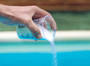 como elevar o cloro da piscina